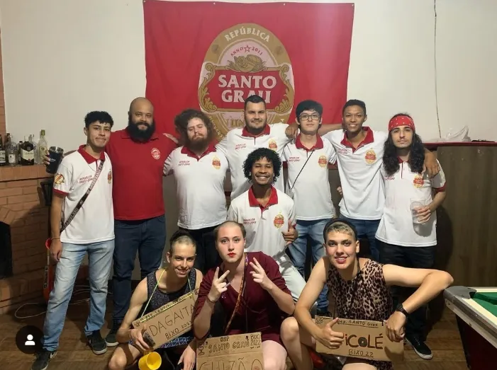 Moradores da República Santo Grau em 2022